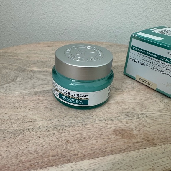 New It Cosmetics Confidence in a Gel Cream Oil-Free Moisturizer 2 US FL Oz. - Picture 9 of 11